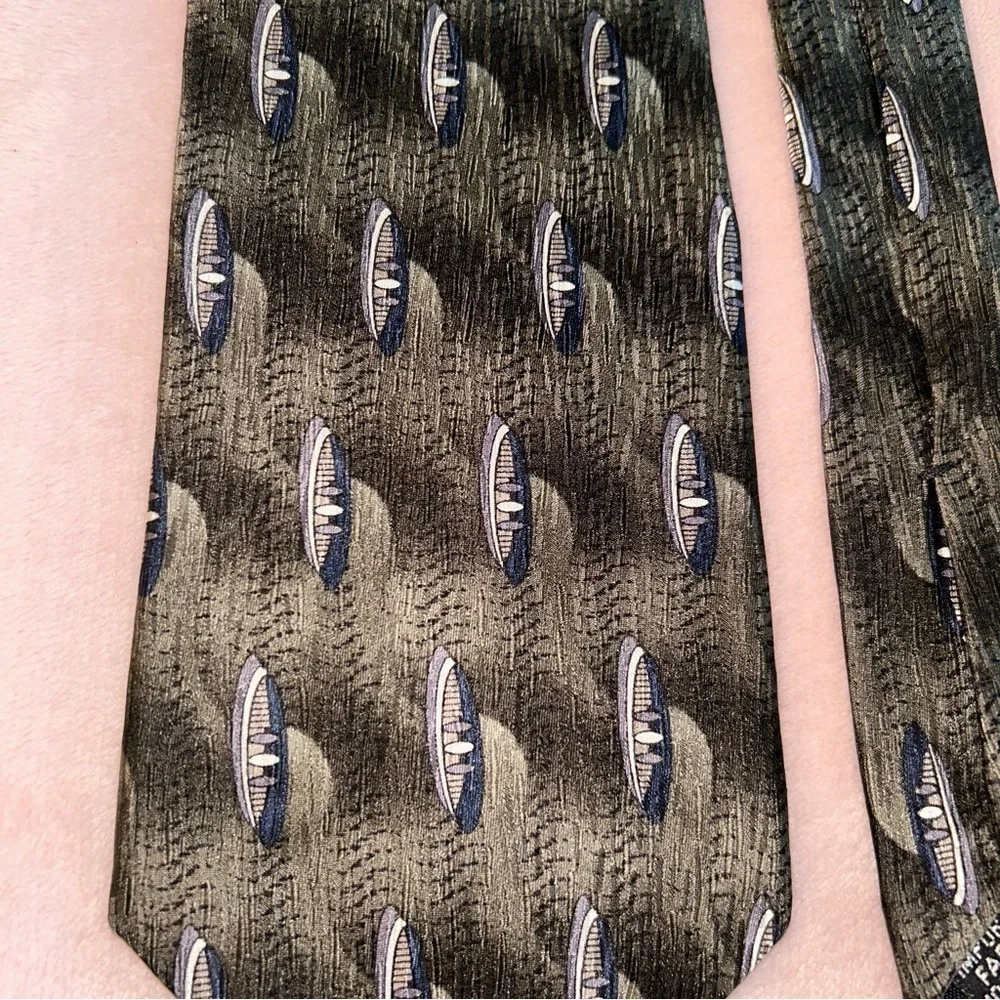 Oscar de la Renta green blue silver oval print silk tie made in USA